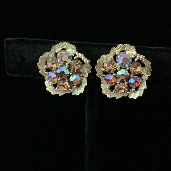 Stunning 1950/60s  vintage Lisner w/AB crystals - Picture 1 of 7